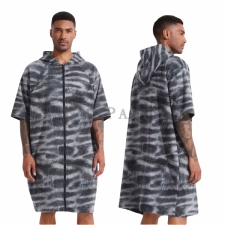 Zippered Poncho Towel ∣